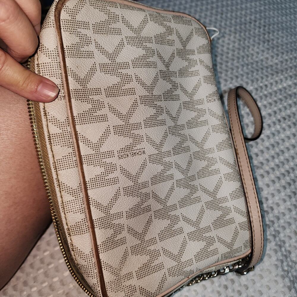 MICHAEL KORS GUC LORA CROSSBODY BAG WITH TASSEL - Picture 8 of 8